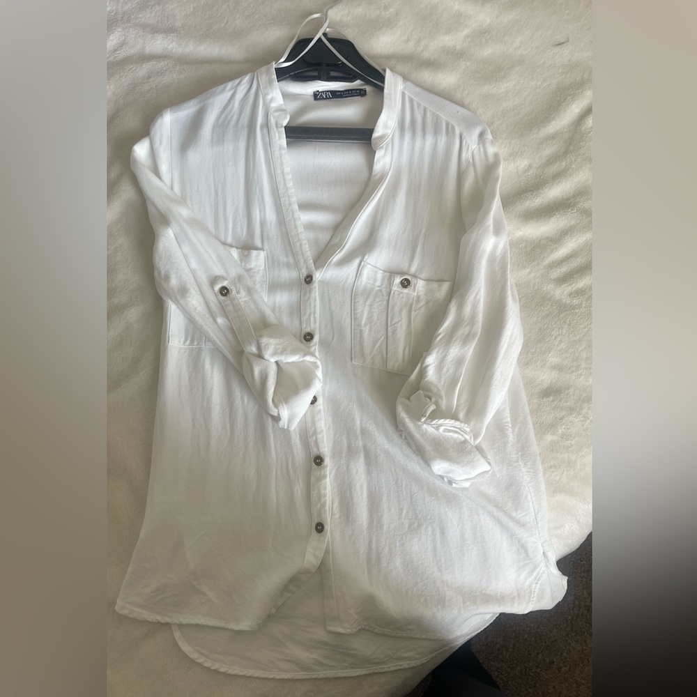 I don't use it anymore and it's in perfect condition. Zara Shirt, color: White
